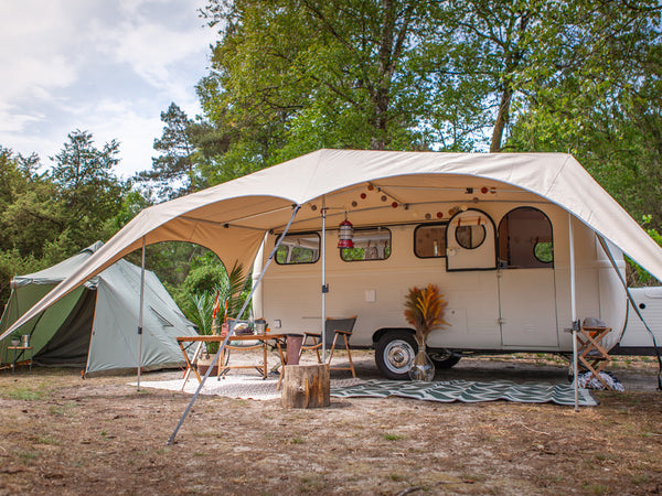 Glaravans koopt grote voorraad voortenten en luifels