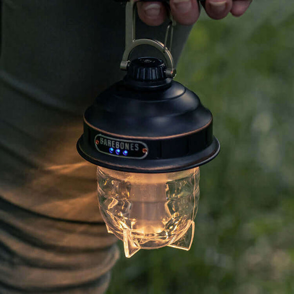 Barebones-Beacon lantern-lamp-hanglamp-olielamp-stijlvol-kamperen-caravan-glaravan-camping-camper-tent-glaravans