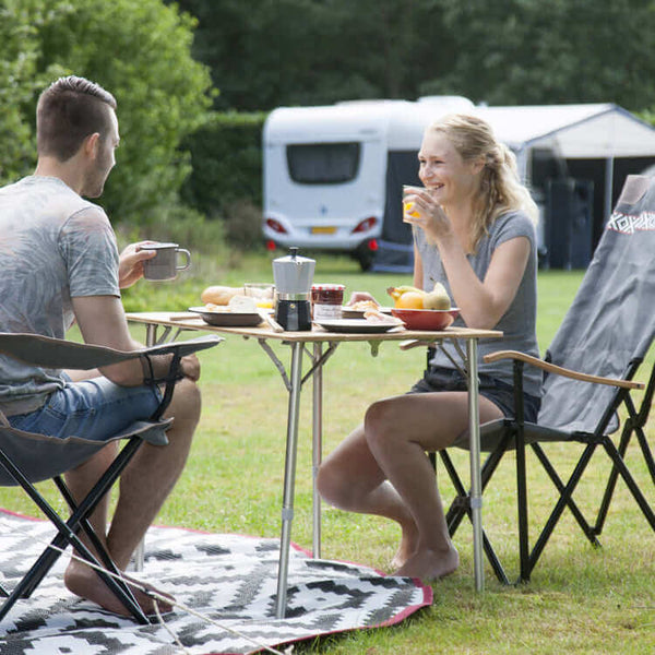 Bo-Camp-Tafel Finsbury-Campingtafel-Kampeertafel-Aluminium-Bamboe-Lichtgewicht-Waterbestendig-Lamellen-Inklapbaar-Compact-Stijlvol-Kamperen-Caravan-glaravans