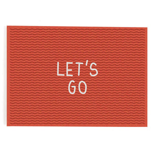 Ansichtkaart caravan- ottenkruiser-eriba-hefdak-tentkamperen-studio kvinna-kaart-wenskaart-post-postzegel-camper-volkswagen-volkswagenbus-bonnefooi-geel-zon-stijlvol-avontuur-avonturier-reizen-roadtrip-schrijfwaren-tent-kamperen-huisje op wielen-caravan-van-vanlife-camping-outdoor-bergen-glaravans